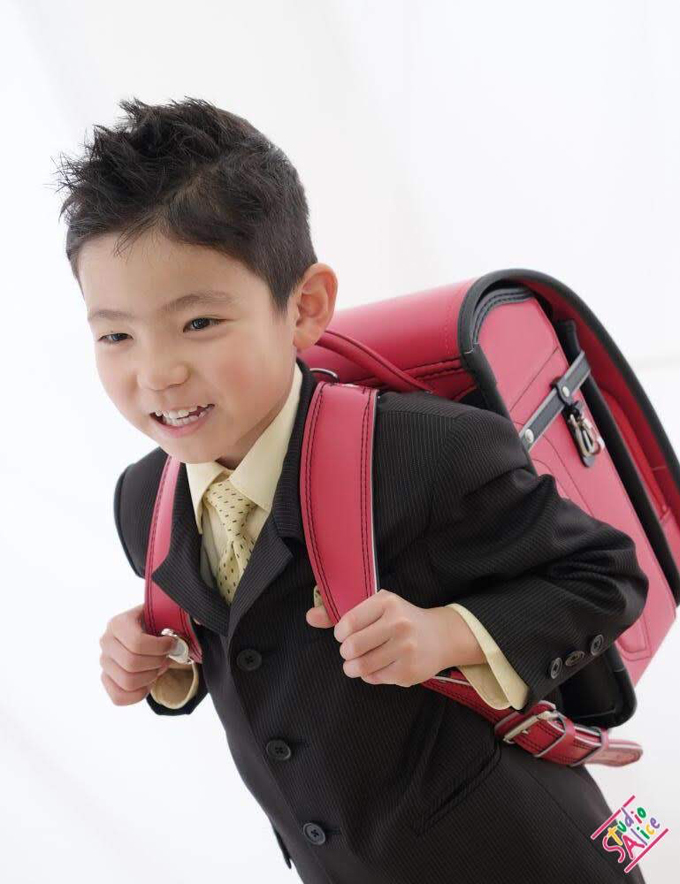 ハンサムボーイdx チェリー メタルグレー 男の子 宗磨くん フィットちゃんマガジン 190種類50色から選べる人気のフィットちゃんランドセル 公式サイト