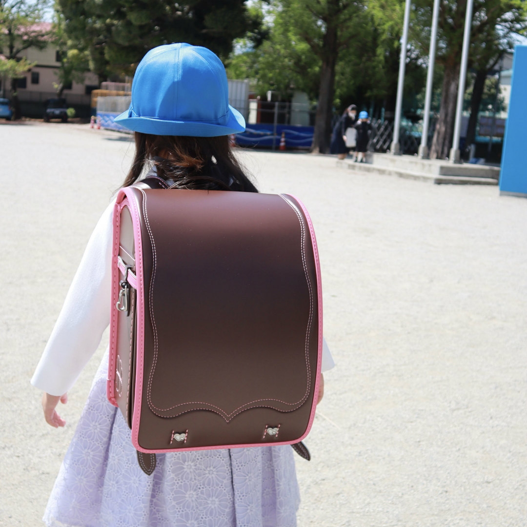 チョコ・ブラウン系（チョコ・キャメル・セピア）女の子用のランドセル 