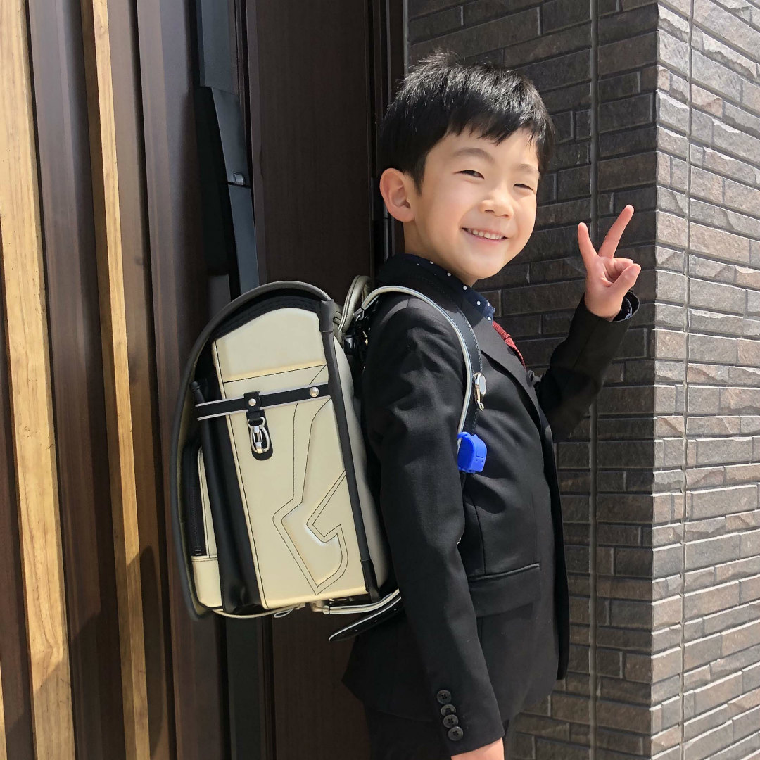 ハンサムボーイDX 安ピカッ ゴールド×メタルグレー 男の子】かなせくん 